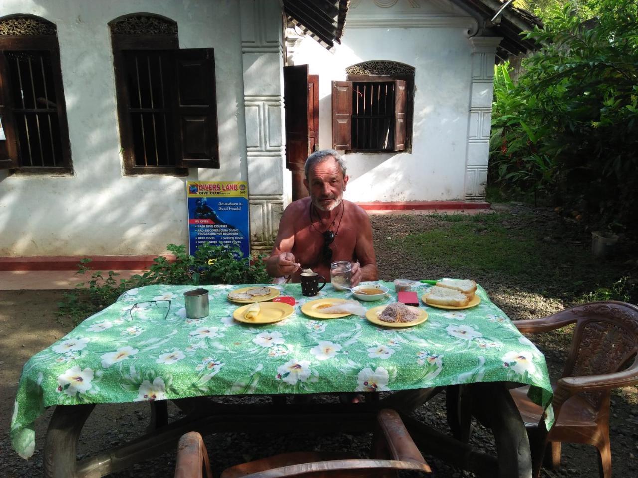 Hotel White House Unawatuna Esterno foto